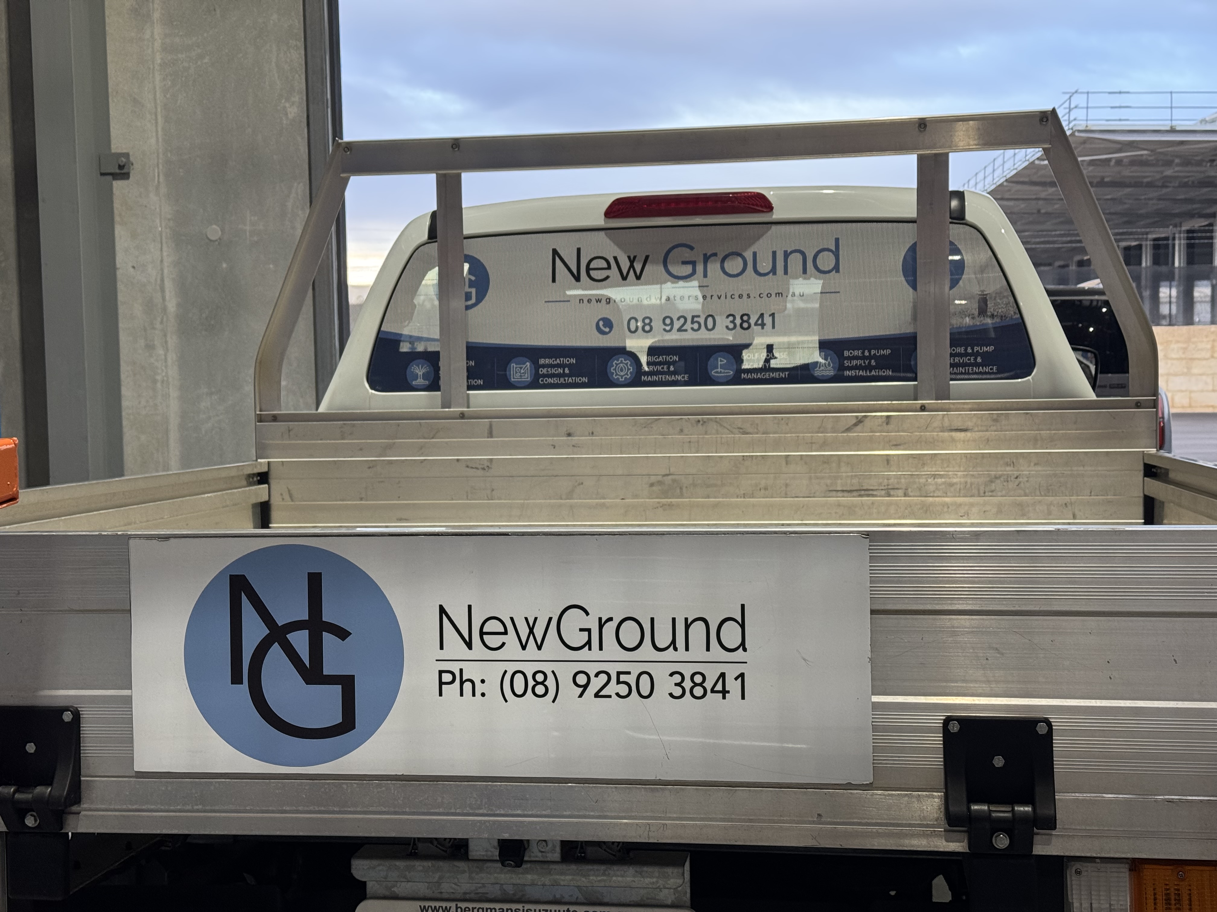 Magnetic vehicle signs